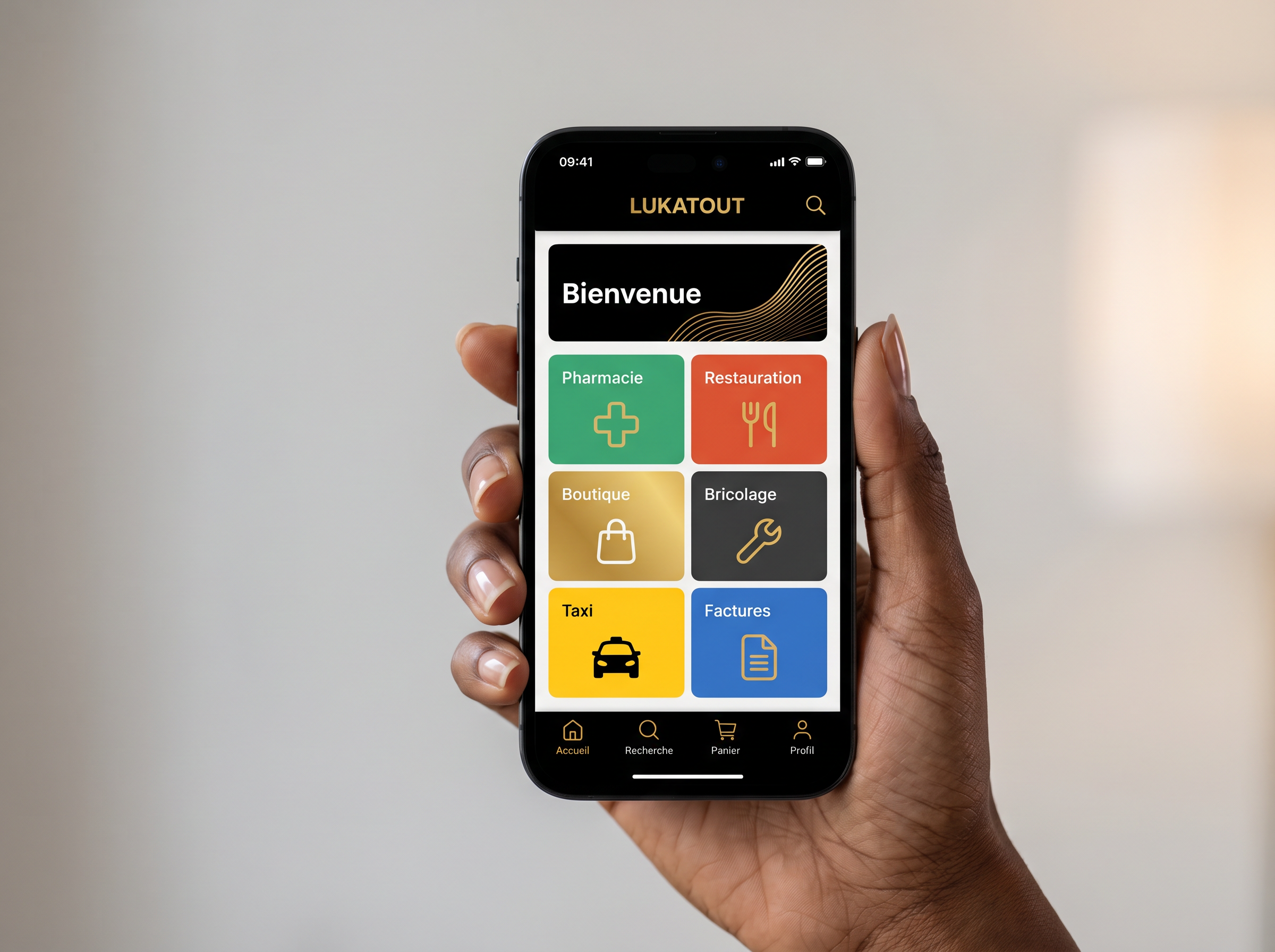 Application LUKATOUT sur smartphone — marketplace, services et factures